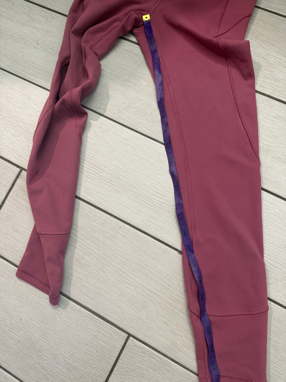 Lululemon Size 4 High-Waisted Leggings 25” length - Picture 5 of 6